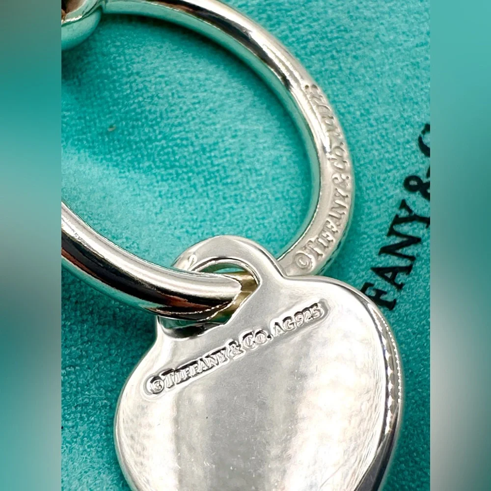 Silver Tiffany& Co Return To Tiffany Heart Key Ring & screwball closure w/logo - Picture 4 of 8